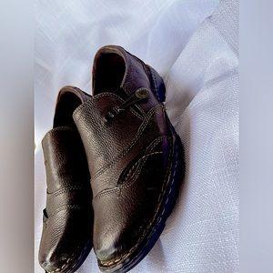 Born size 11 women’s shoes leather . Brown .